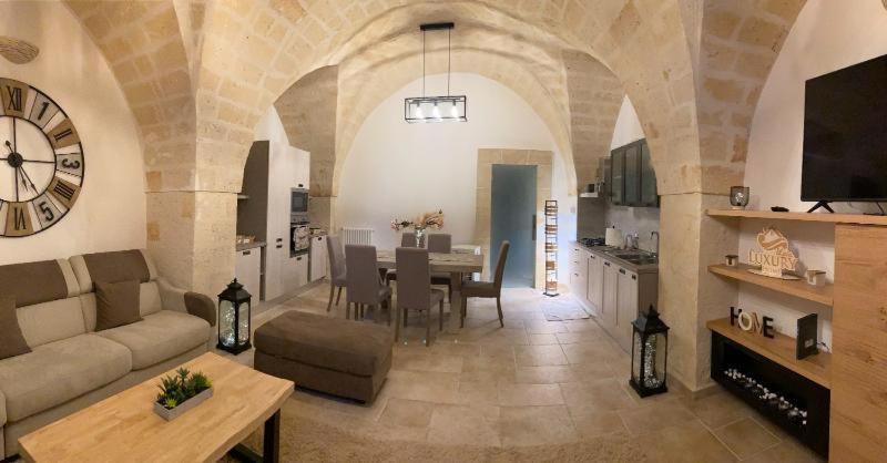 Lata Luxury Home Casa Vacanze บรินดิซิ ภายนอก รูปภาพ